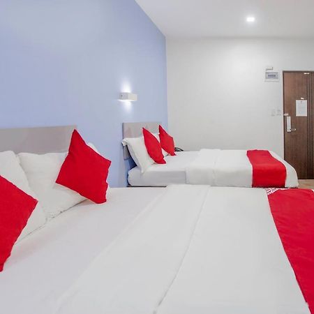 كويزون سيتي Oyo 637 Fox Hotel المظهر الخارجي الصورة