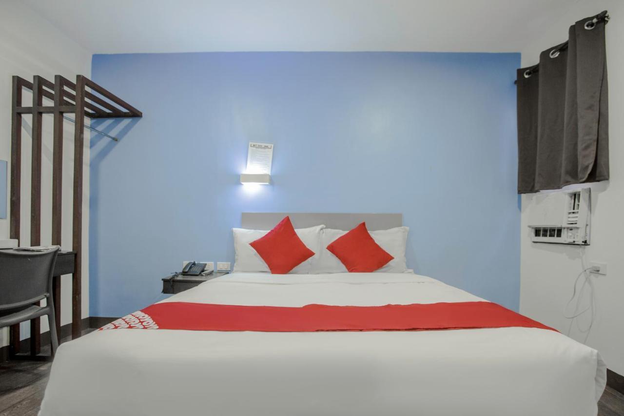 كويزون سيتي Oyo 637 Fox Hotel المظهر الخارجي الصورة