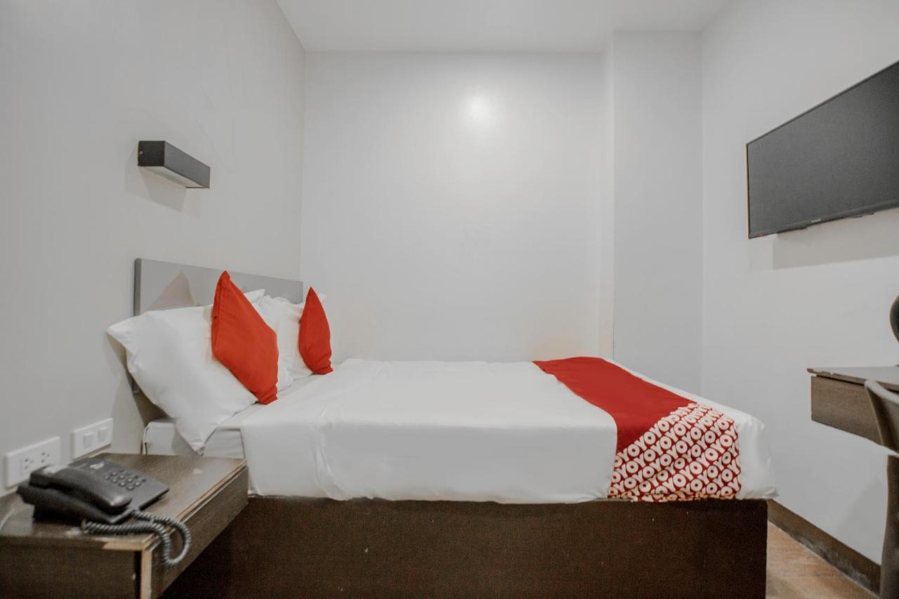 كويزون سيتي Oyo 637 Fox Hotel المظهر الخارجي الصورة