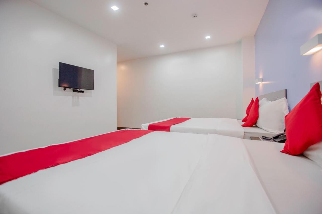 كويزون سيتي Oyo 637 Fox Hotel المظهر الخارجي الصورة