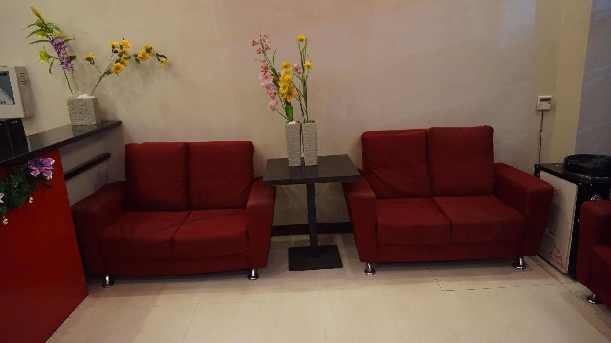 كويزون سيتي Oyo 637 Fox Hotel المظهر الخارجي الصورة