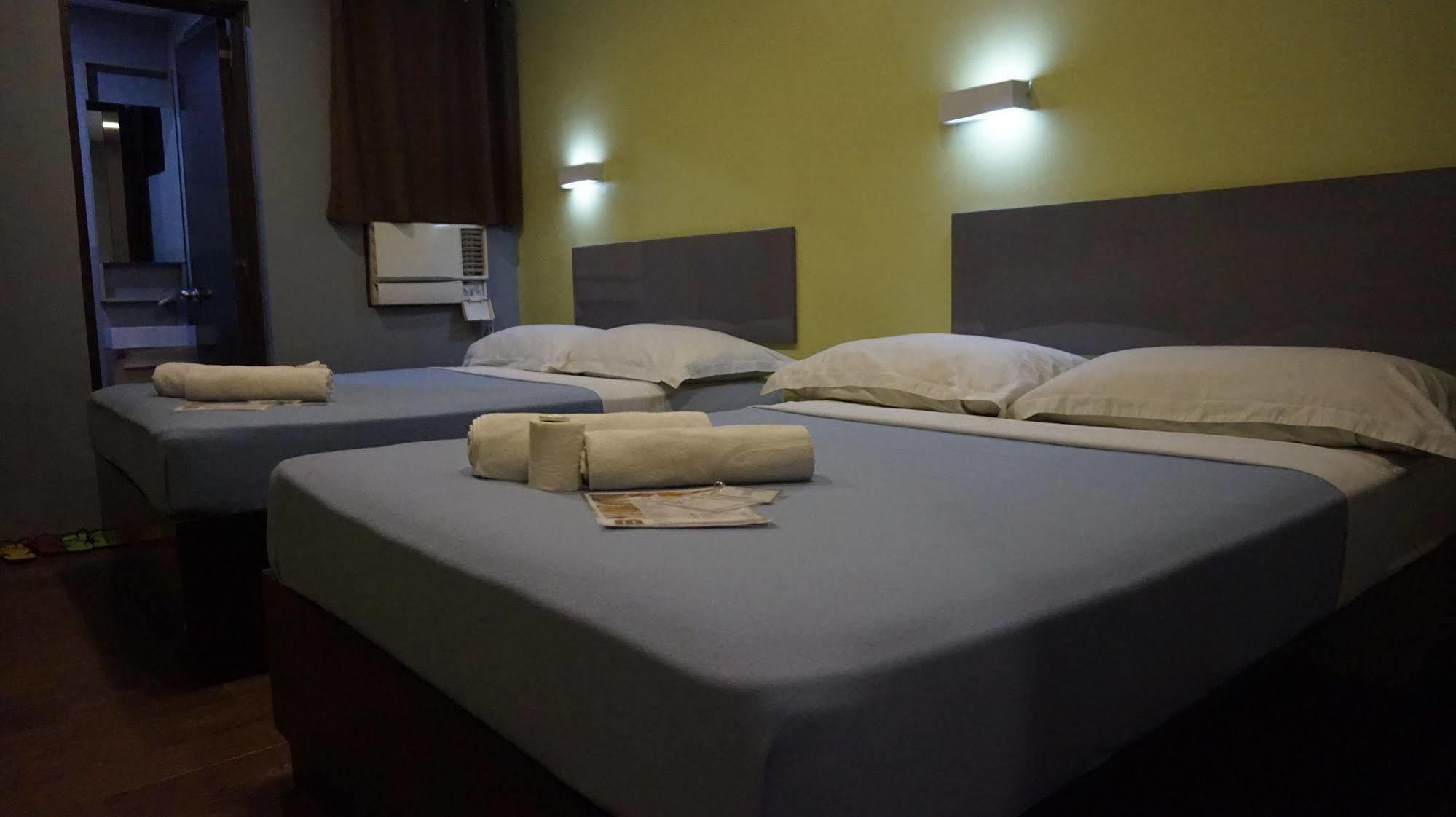 كويزون سيتي Oyo 637 Fox Hotel المظهر الخارجي الصورة