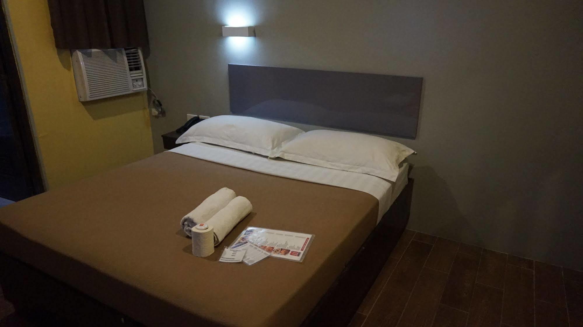 كويزون سيتي Oyo 637 Fox Hotel المظهر الخارجي الصورة