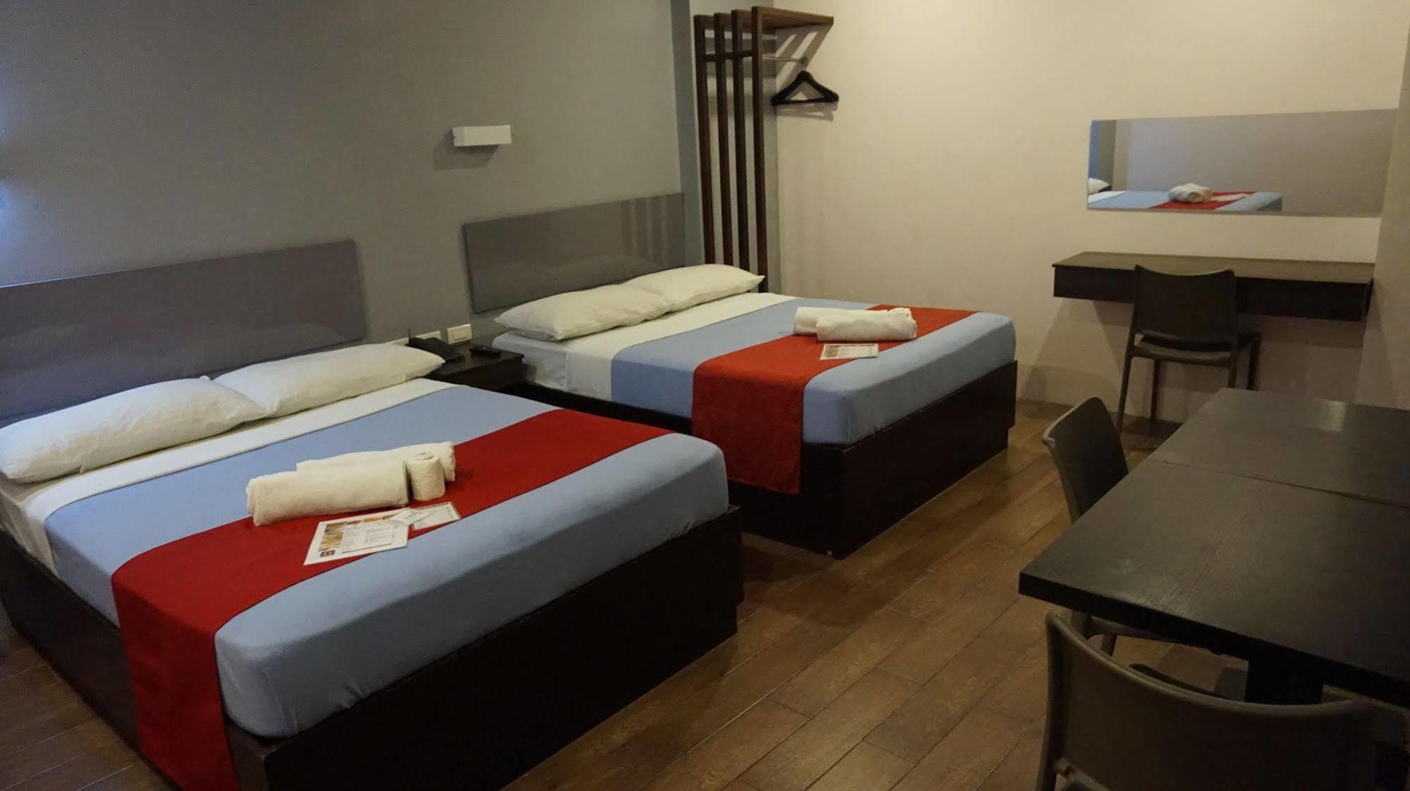 كويزون سيتي Oyo 637 Fox Hotel المظهر الخارجي الصورة