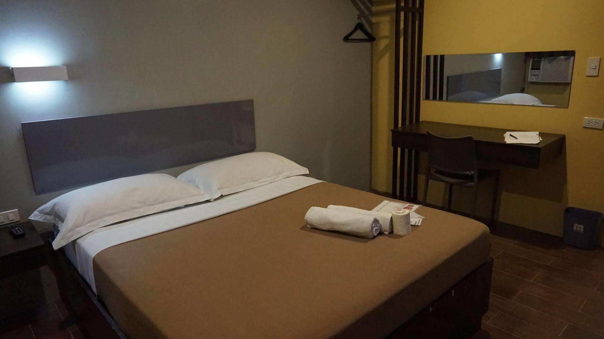 كويزون سيتي Oyo 637 Fox Hotel المظهر الخارجي الصورة