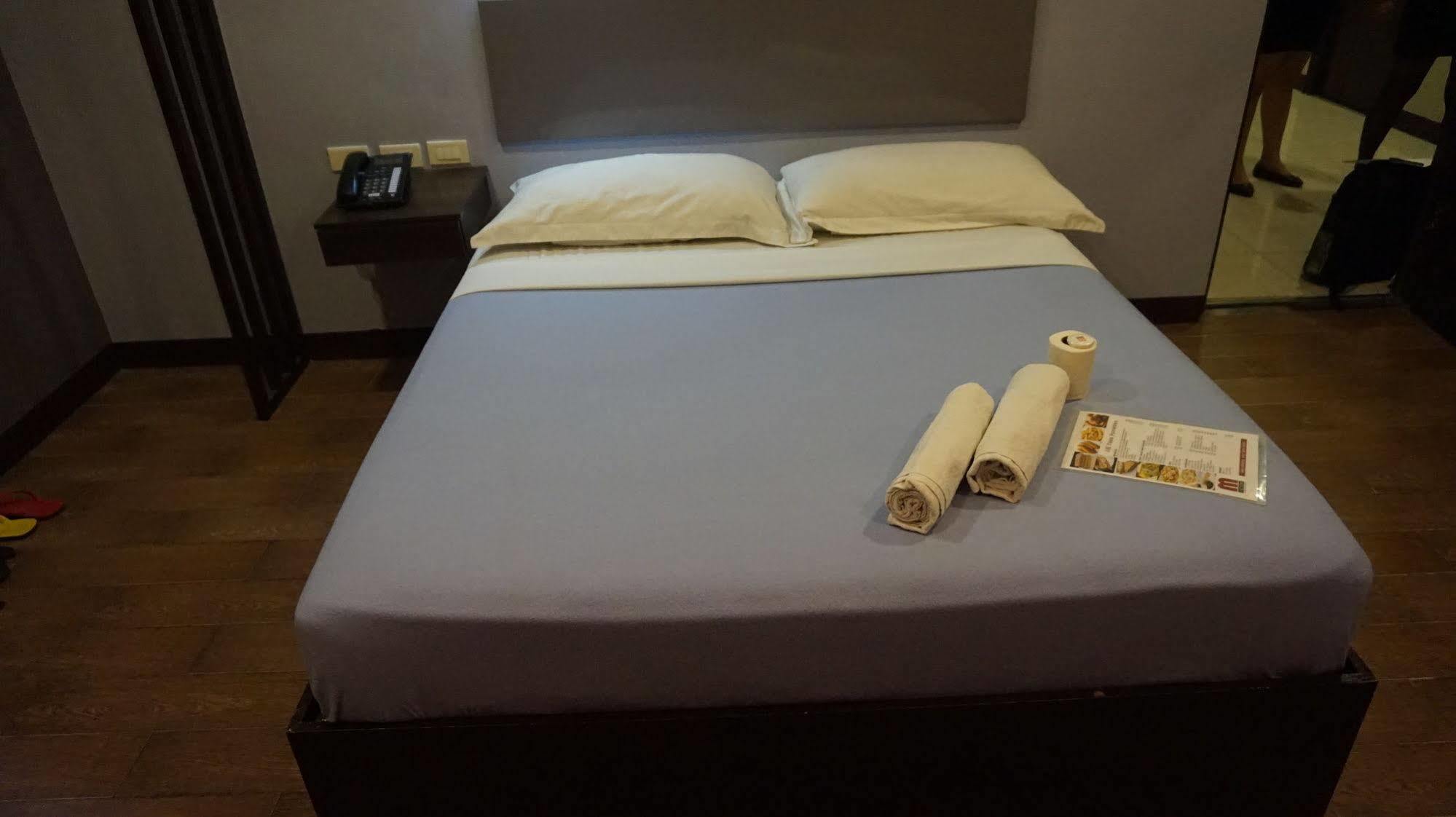 كويزون سيتي Oyo 637 Fox Hotel المظهر الخارجي الصورة