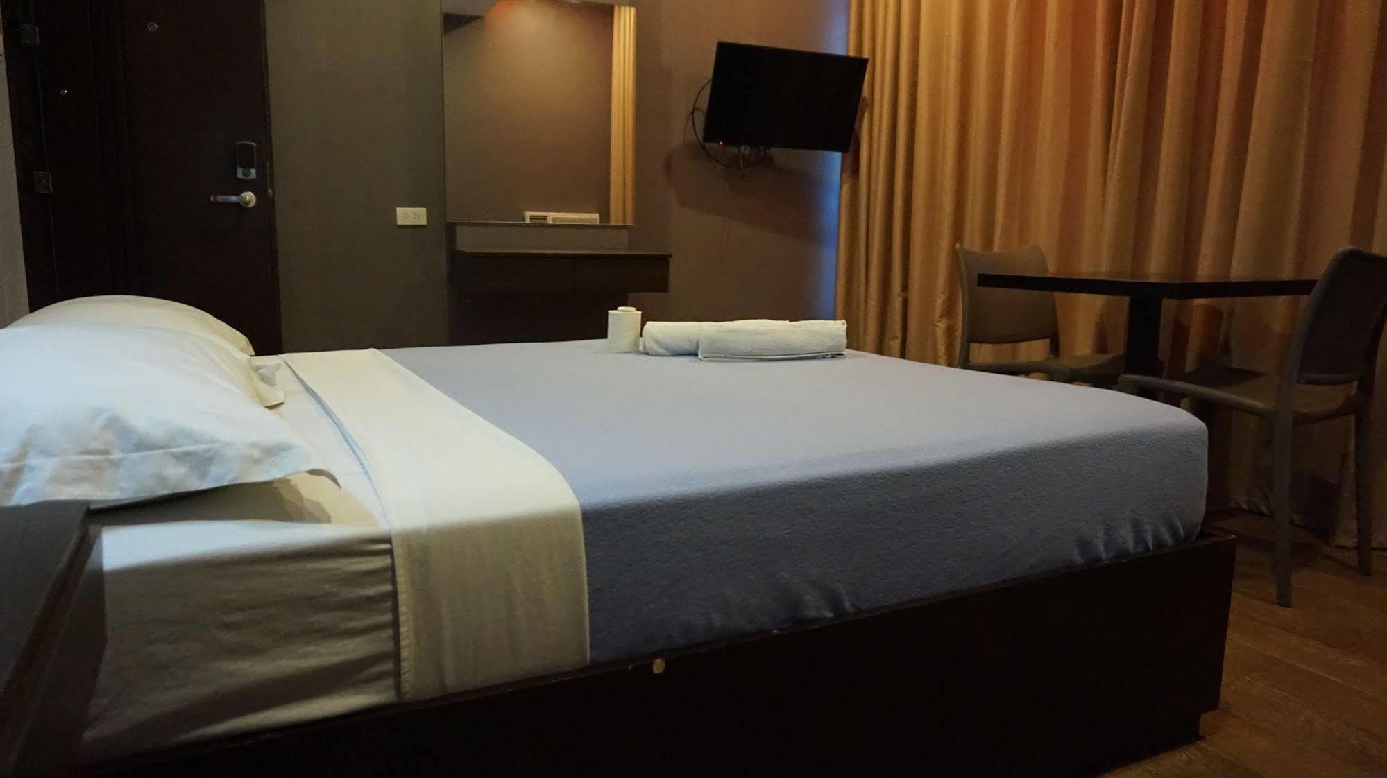 كويزون سيتي Oyo 637 Fox Hotel المظهر الخارجي الصورة