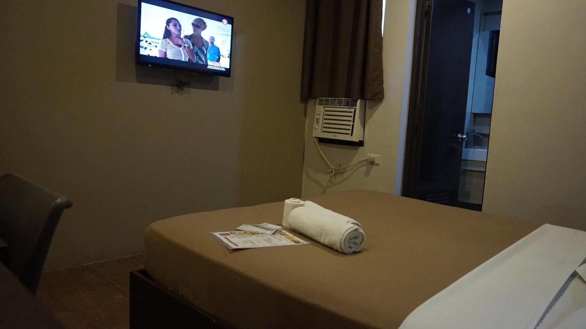 كويزون سيتي Oyo 637 Fox Hotel المظهر الخارجي الصورة