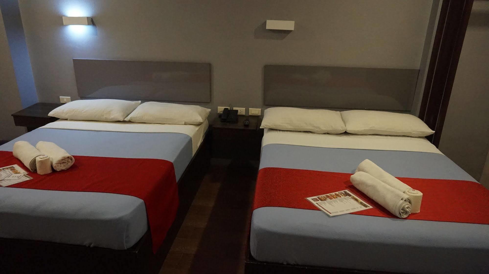 كويزون سيتي Oyo 637 Fox Hotel المظهر الخارجي الصورة