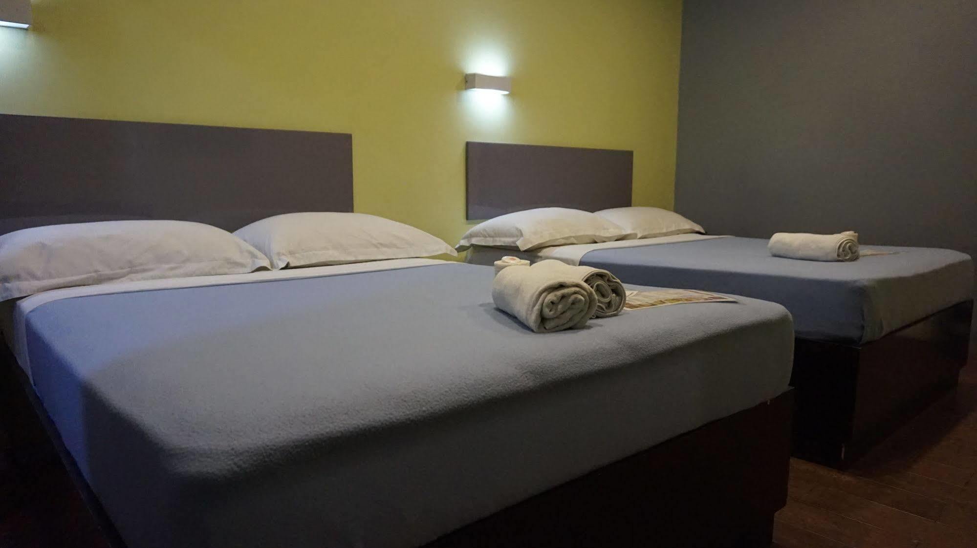 كويزون سيتي Oyo 637 Fox Hotel المظهر الخارجي الصورة
