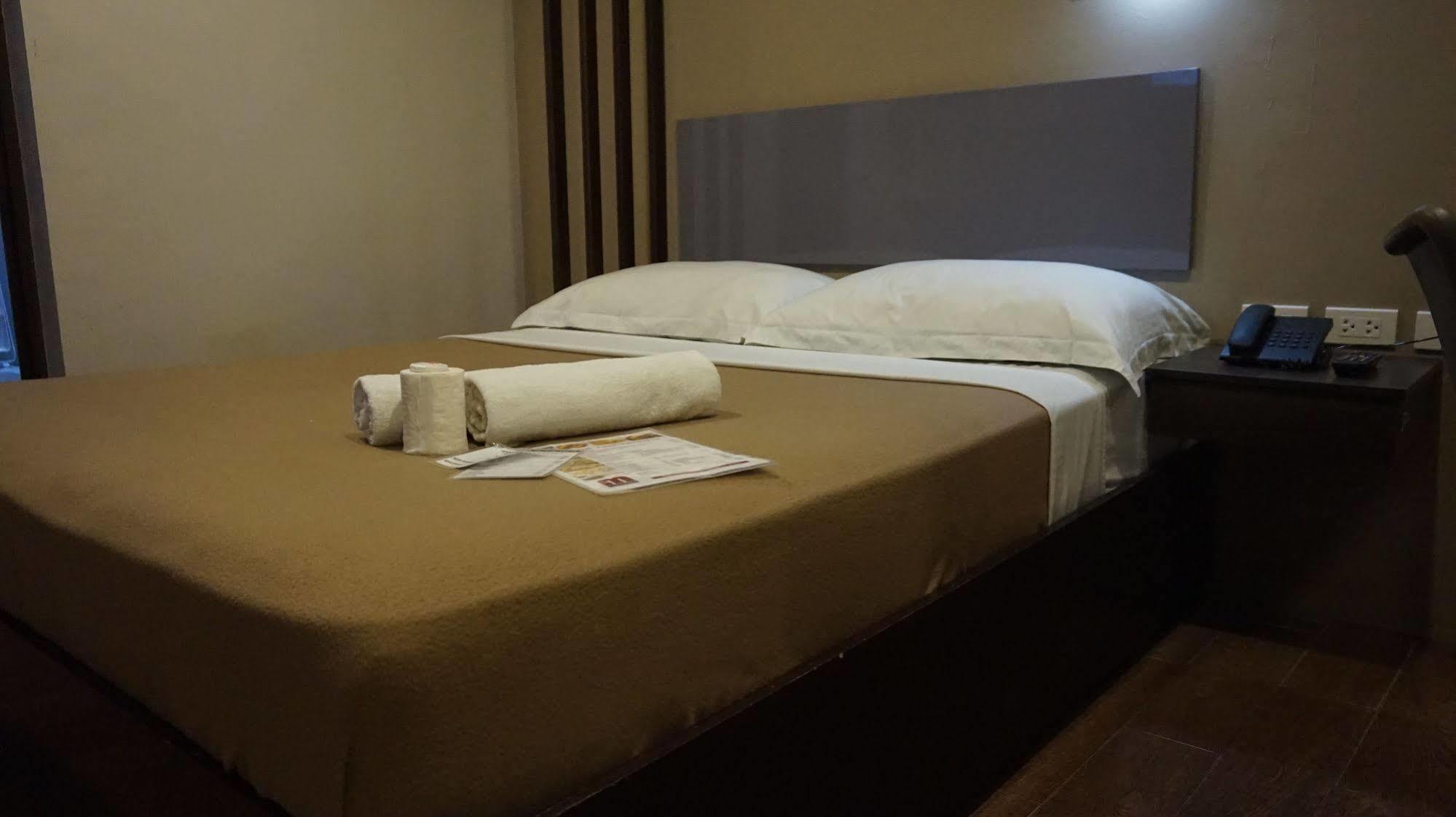 كويزون سيتي Oyo 637 Fox Hotel المظهر الخارجي الصورة