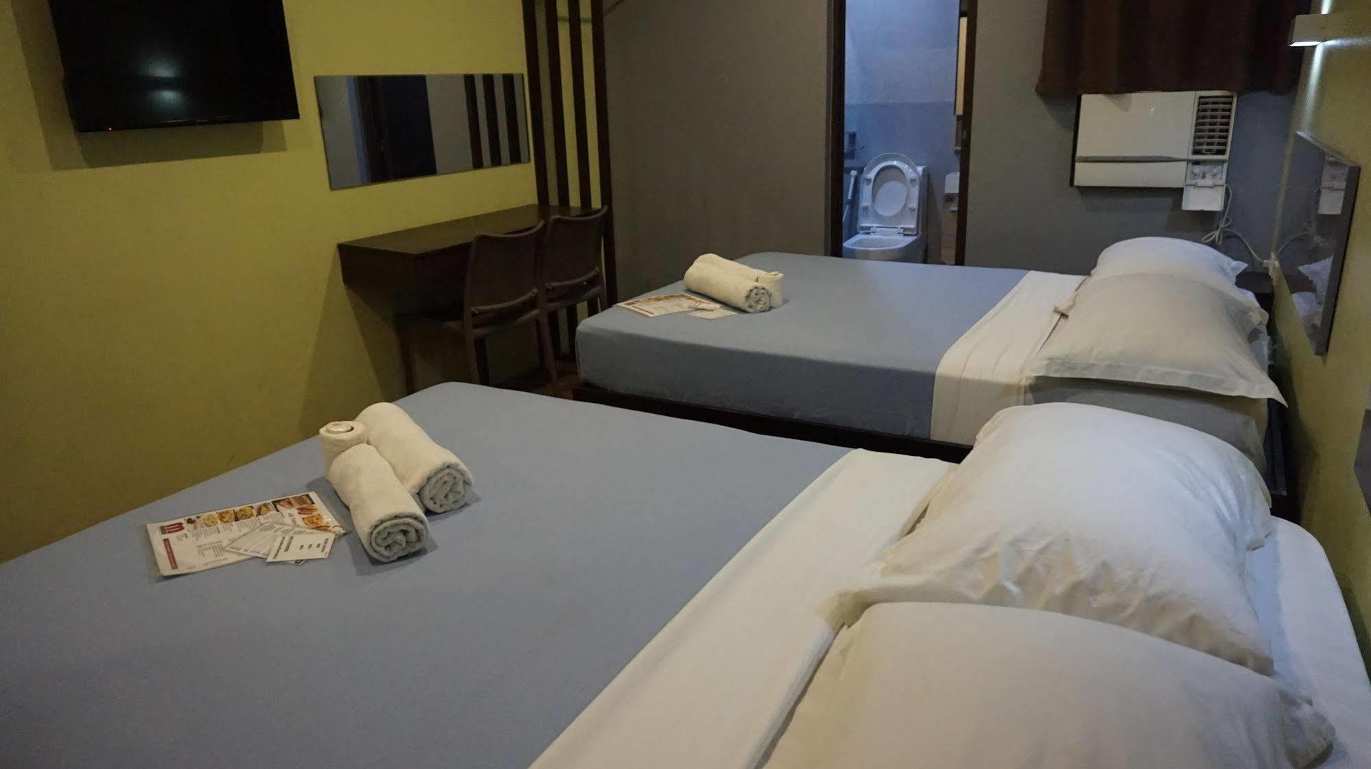 كويزون سيتي Oyo 637 Fox Hotel المظهر الخارجي الصورة