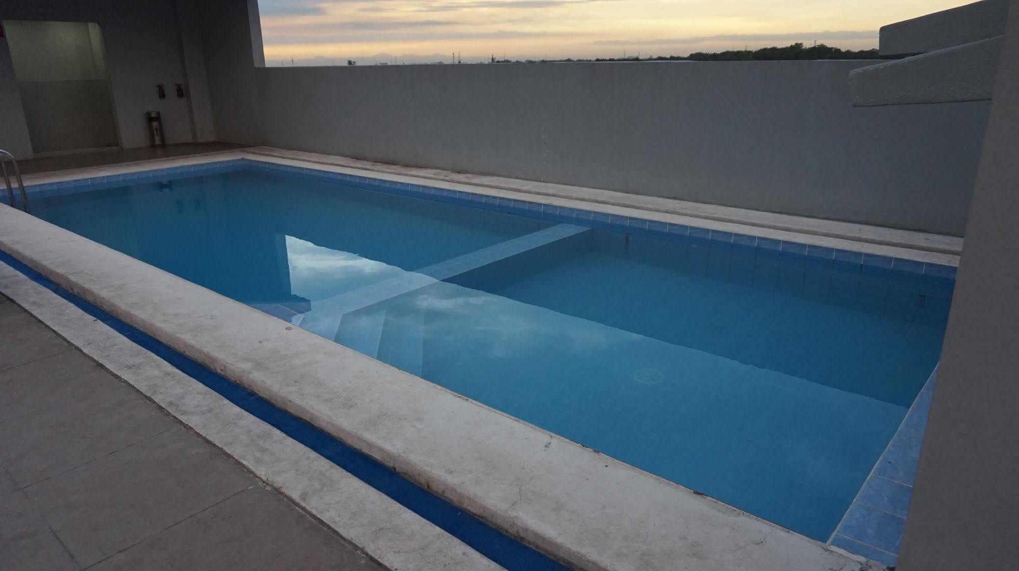 كويزون سيتي Oyo 637 Fox Hotel المظهر الخارجي الصورة