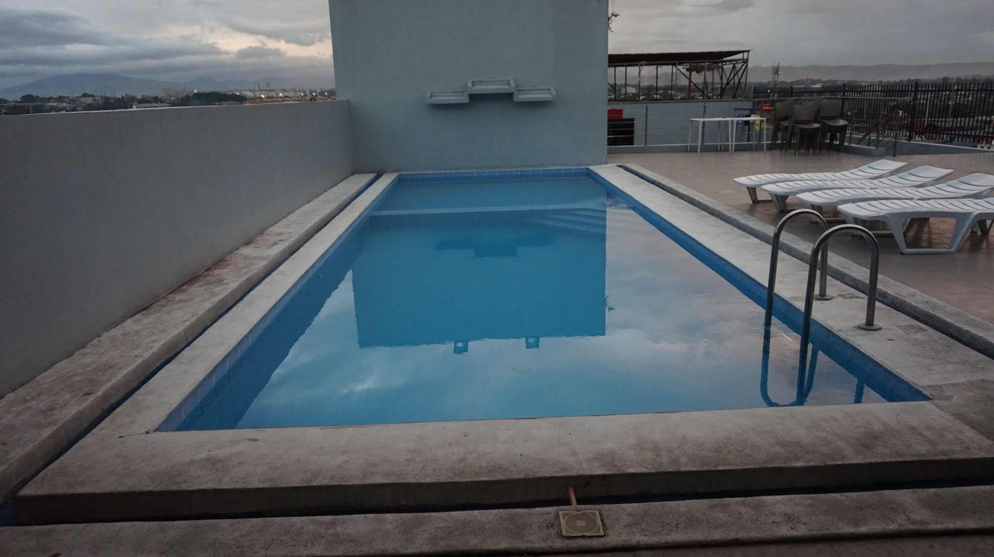 كويزون سيتي Oyo 637 Fox Hotel المظهر الخارجي الصورة